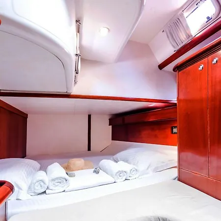 Botel Boat Aiolis *