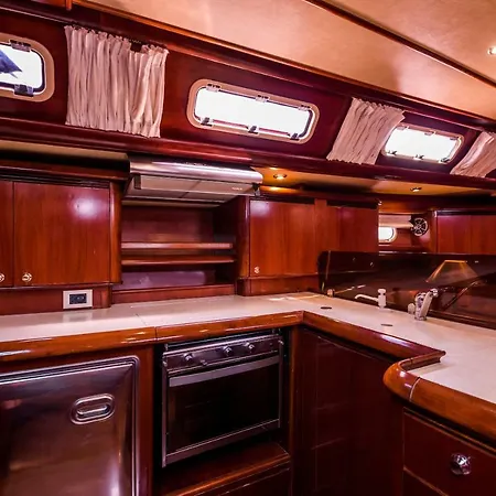 Boat Aiolis